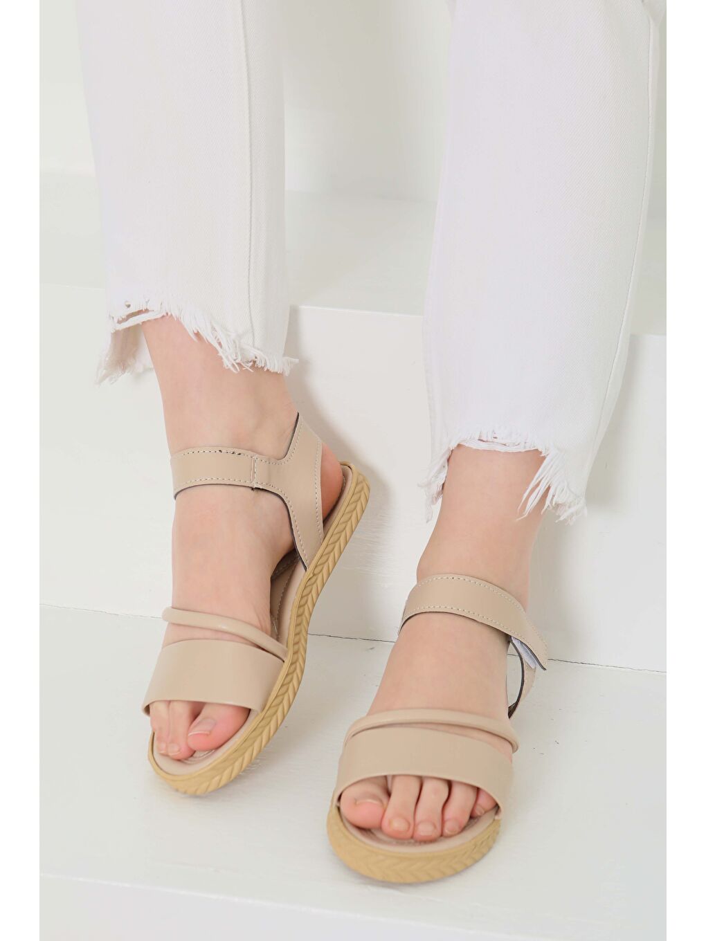 Bej Kadın Vizon Çapraz Detaylı Sandalet - 27111
