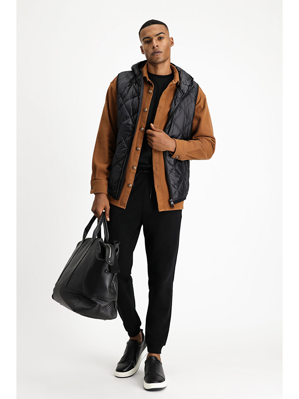 Siyah Kapüşonlu Kapitone Spor Yelek-1