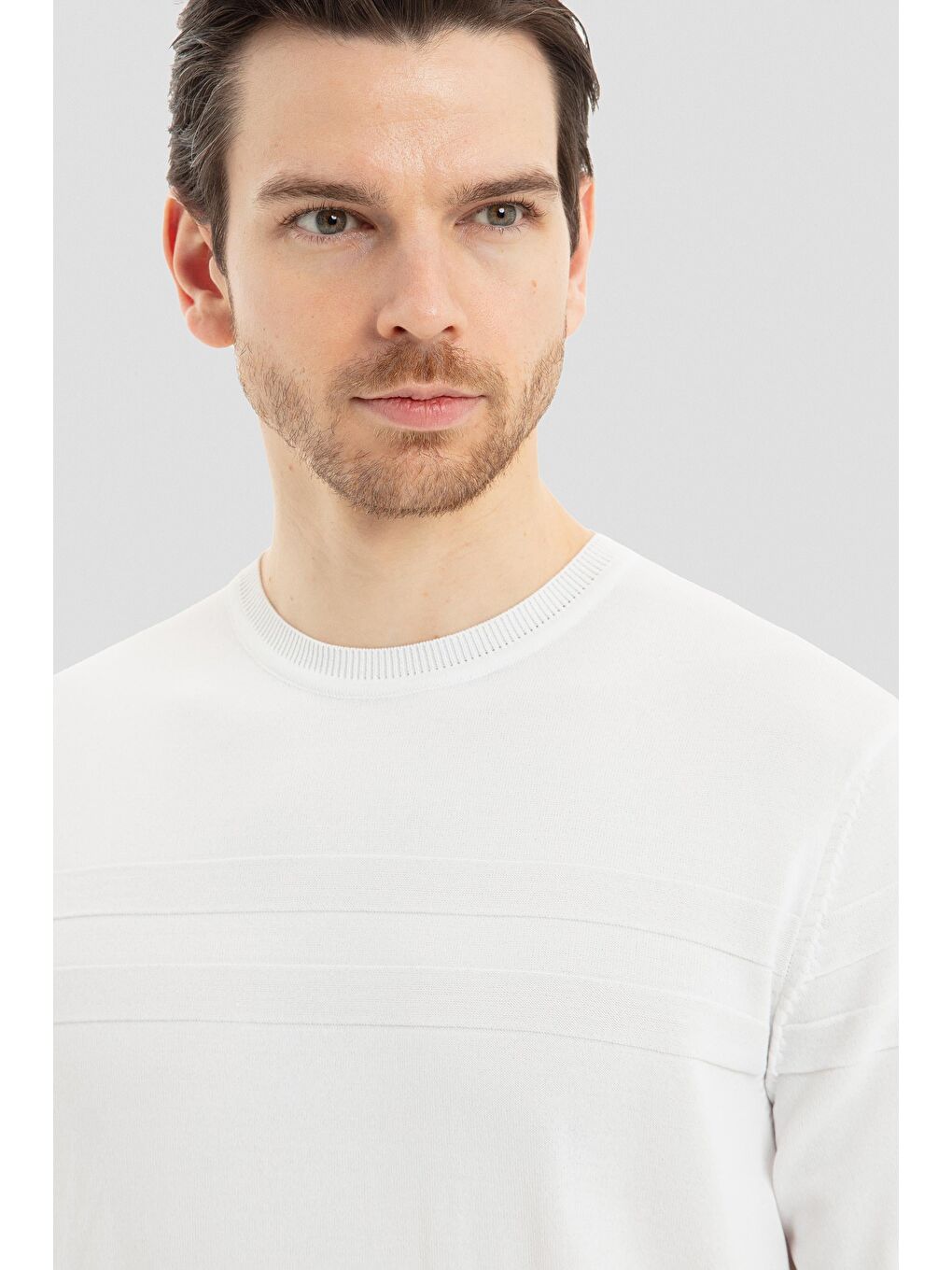 Ekru Slim Fit Triko Bisiklet Yaka Jakarlı Tişört-3