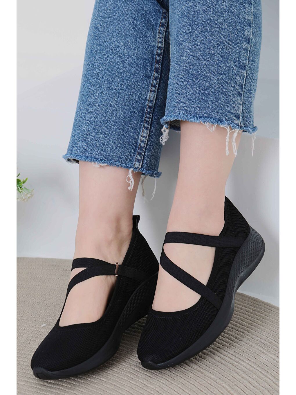 Kadın Siyah Lastikli Ayakkabı - 27067-3