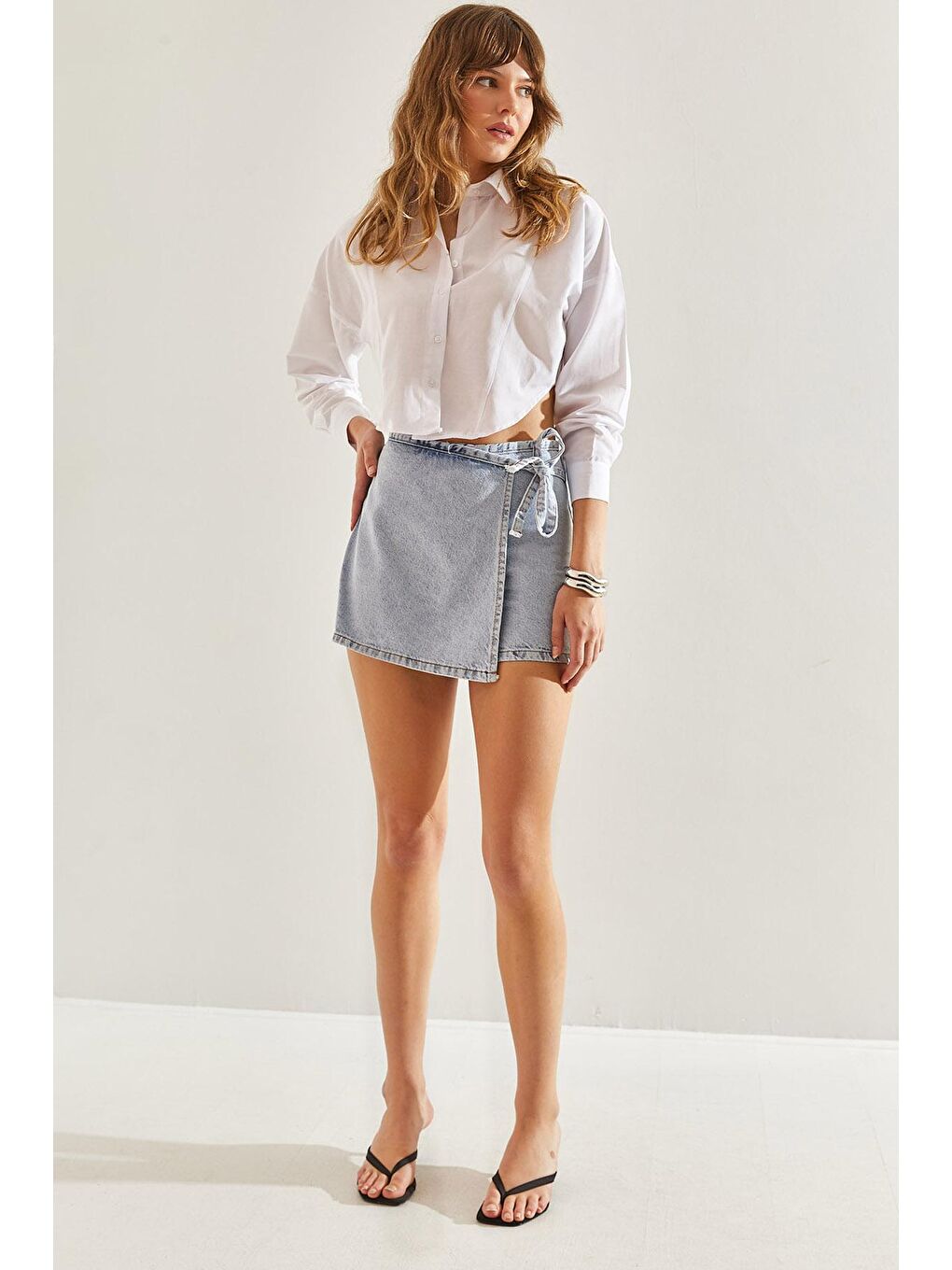 Mavi Kadın Kapama Detaylı Mini Jean Şort Etek-4