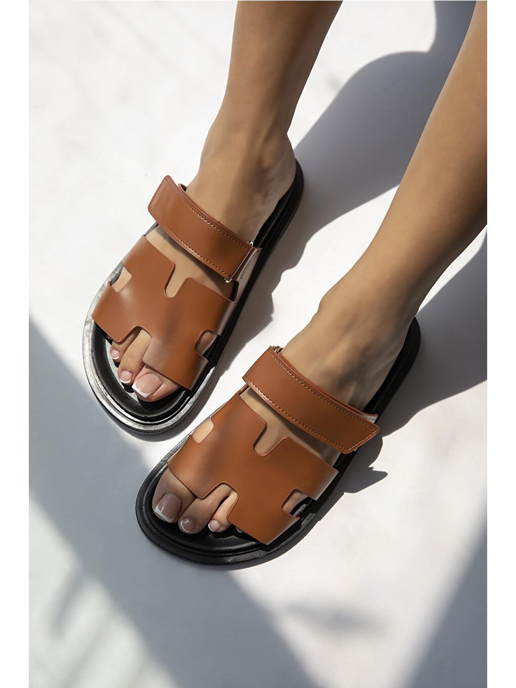 Kahverengi Palmeira  Kadın  Cırt  Bantlı  Deri  Terlik Taba-Siyah