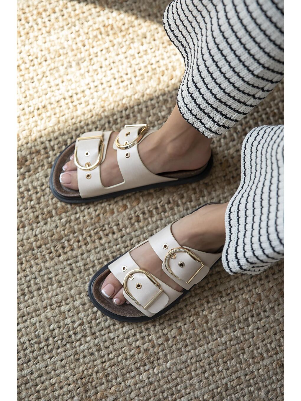 Zowie  Kadın  Toka  Detay  Günlük Konfor  Deri Terlik Bej-1