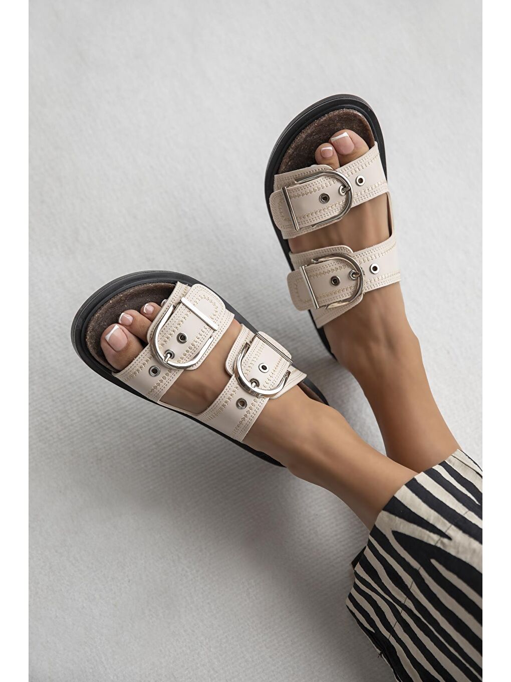 Chelsa   Kadın  Toka  Detay  Günlük  Konfor Terlik Bej