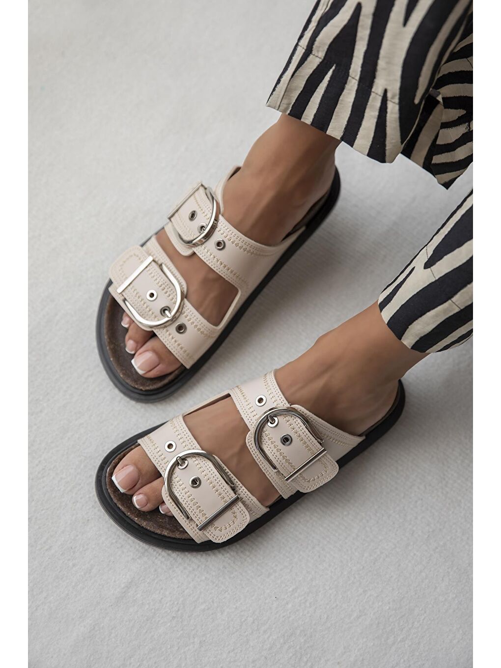 Chelsa   Kadın  Toka  Detay  Günlük  Konfor Terlik Bej-1