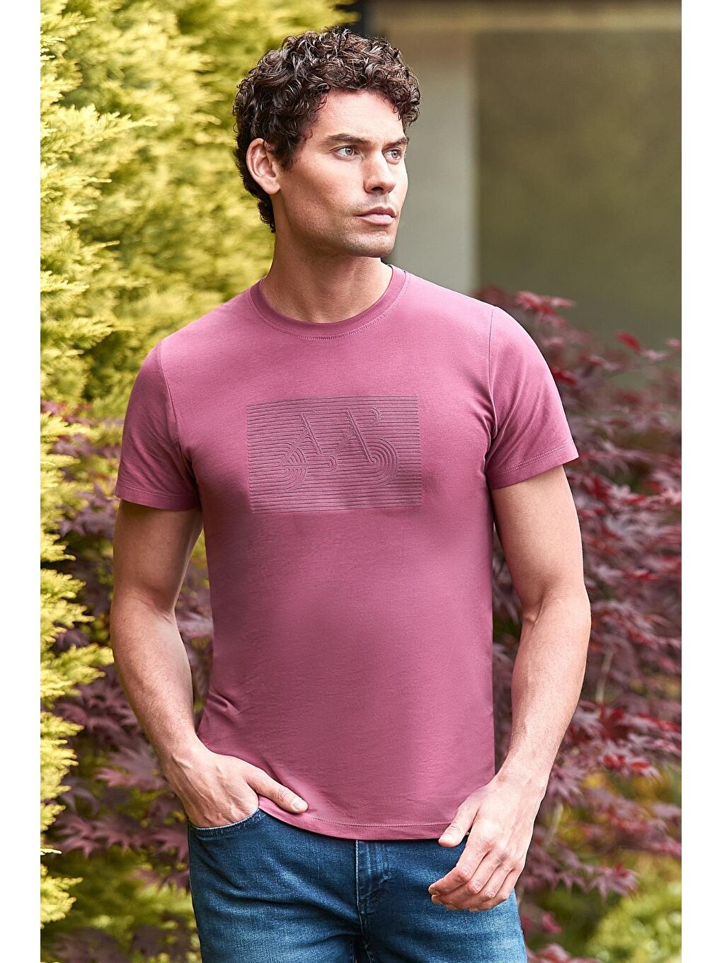 Mor Baskılı Bez Ayağı Bisiklet Yaka Cepli %100 Pamuk Slim Fit Dar Kesim Tişört 1011240181