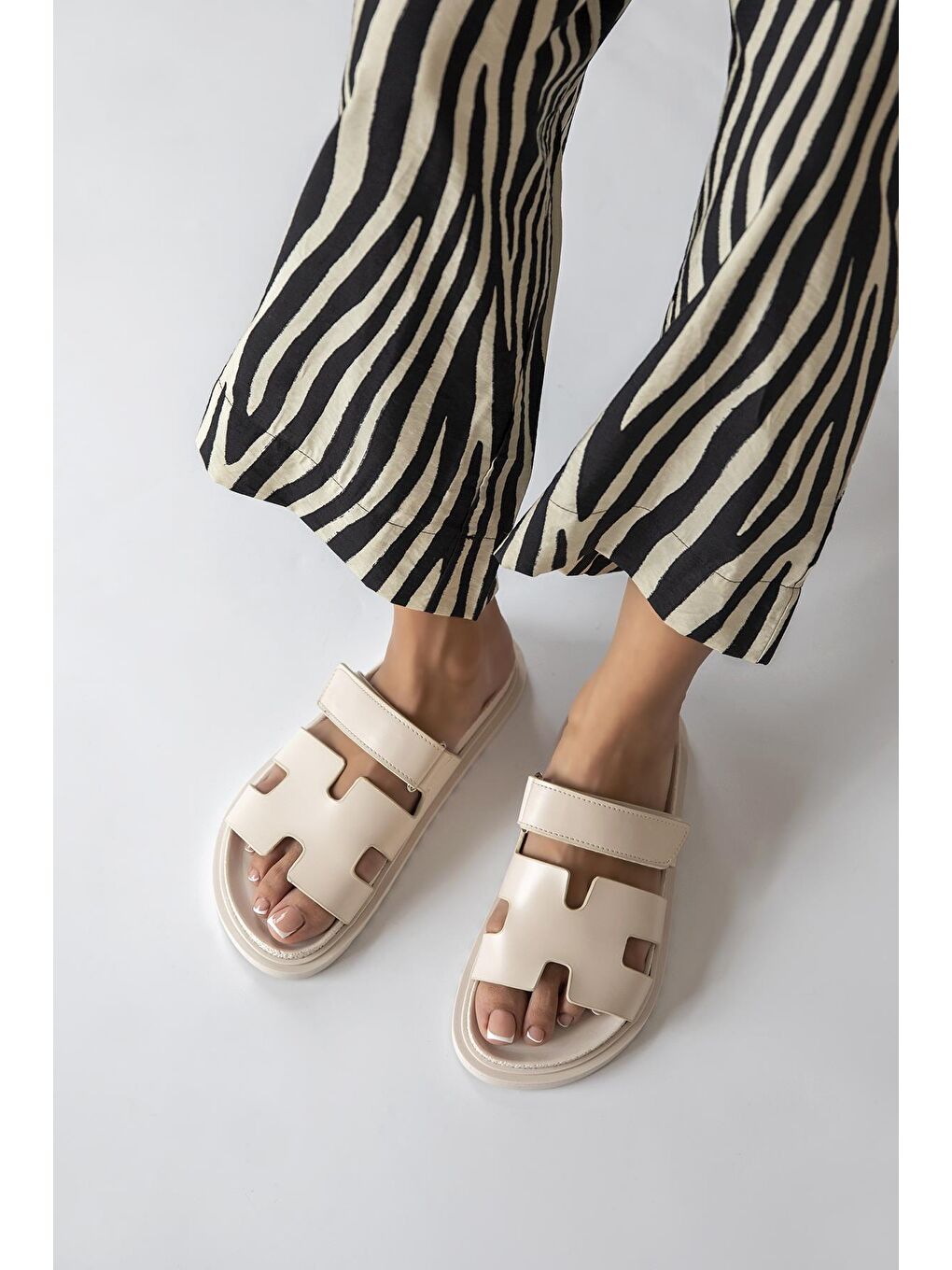 Palmeira  Kadın  Cırt  Bantlı  Deri  Terlik Bej-2