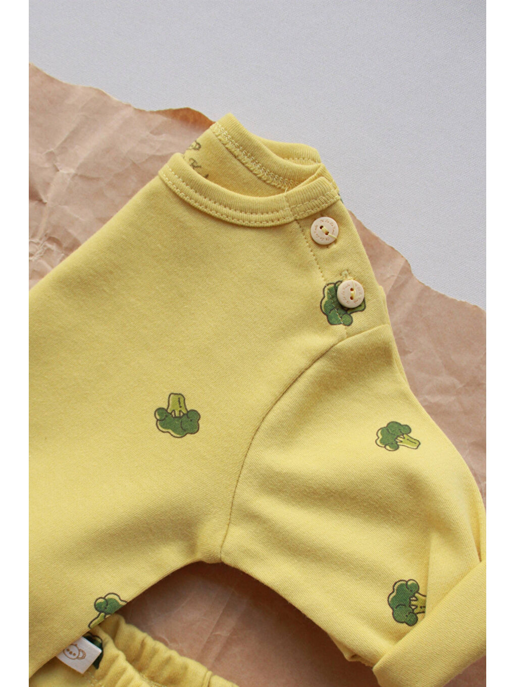 Sarı Brokoli Baskılı Düğme Detaylı Bebek Üst-1