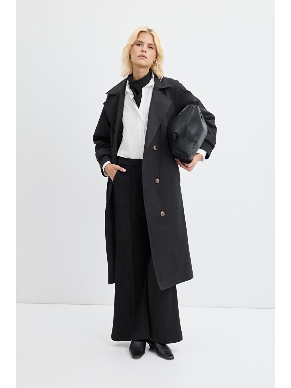 Kruvaze Yaka Astarlı Uzun Trençkot Siyah