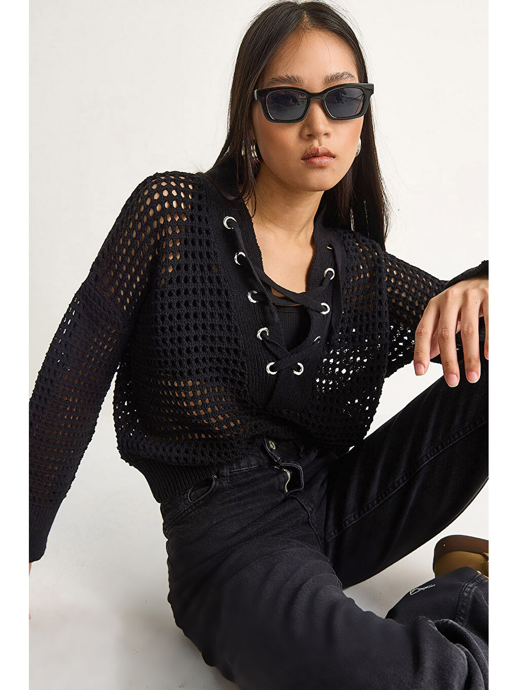 Siyah Kadın Yakası Bağcıklı Ajurlu Triko Kazak