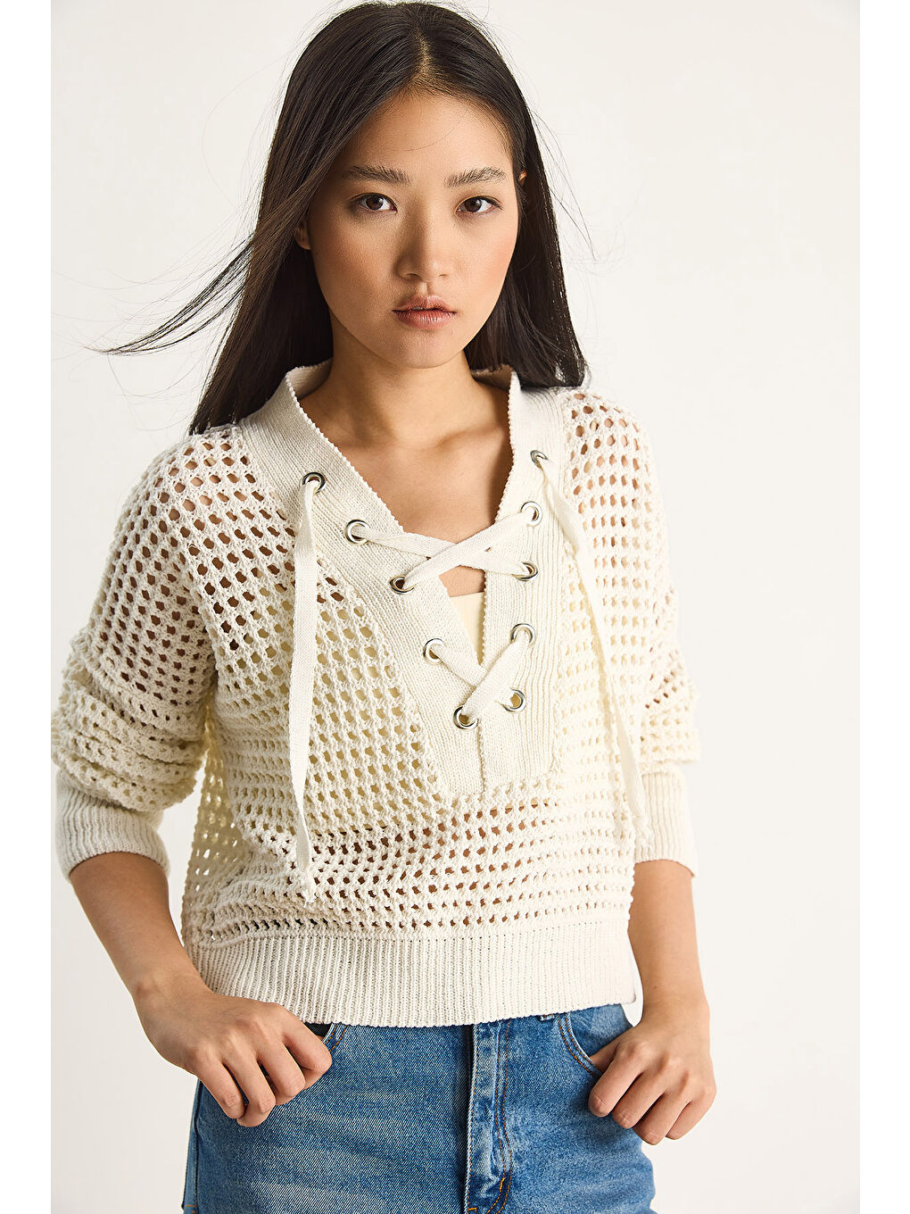 Ekru Kadın Yakası Bağcıklı Ajurlu Triko Kazak-2