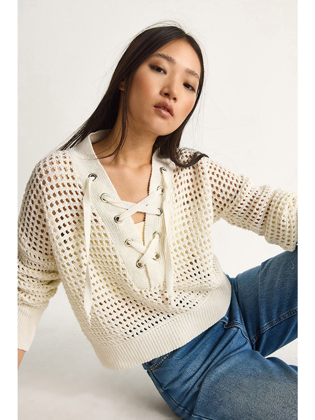 Ekru Kadın Yakası Bağcıklı Ajurlu Triko Kazak-3