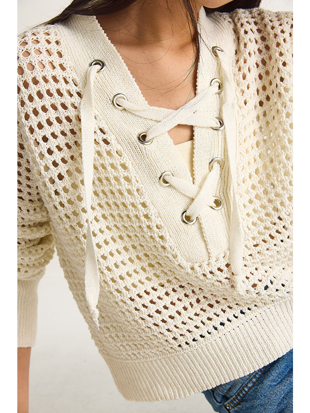 Ekru Kadın Yakası Bağcıklı Ajurlu Triko Kazak-4