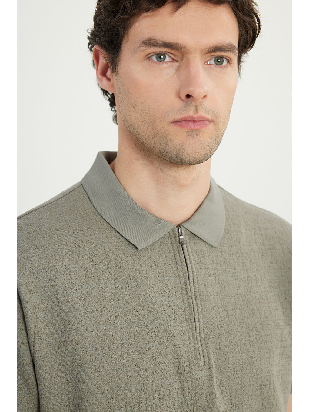 Erkek Haki Pamuklu Slim Fit Dar Kesim Fermuarlı Yaka Jakarlı Esnek Tişört-3