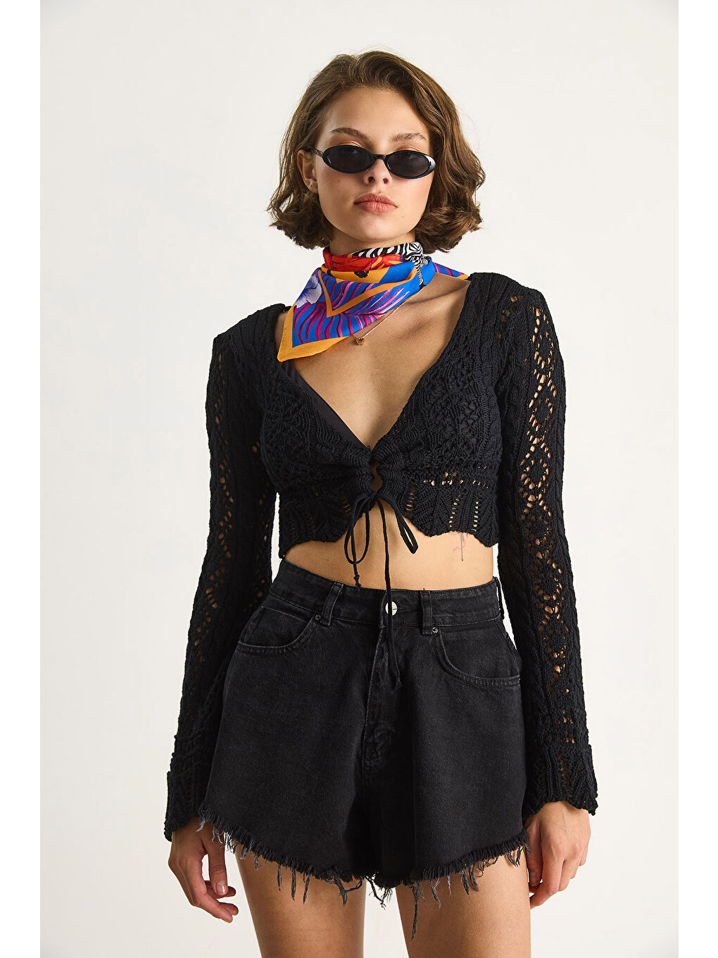 Siyah Kadın Önü Bağlamalı Ajurlu Triko Bluz-1