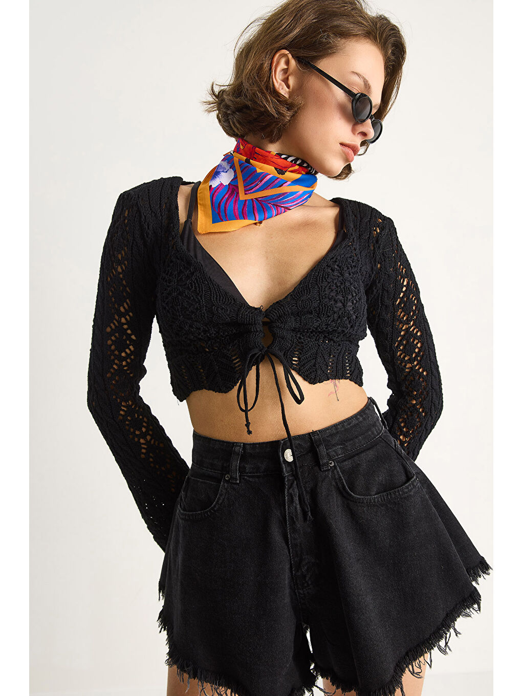 Siyah Kadın Önü Bağlamalı Ajurlu Triko Bluz-2