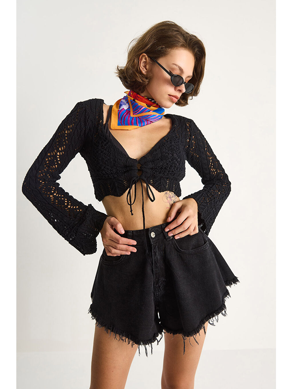 Siyah Kadın Önü Bağlamalı Ajurlu Triko Bluz-3