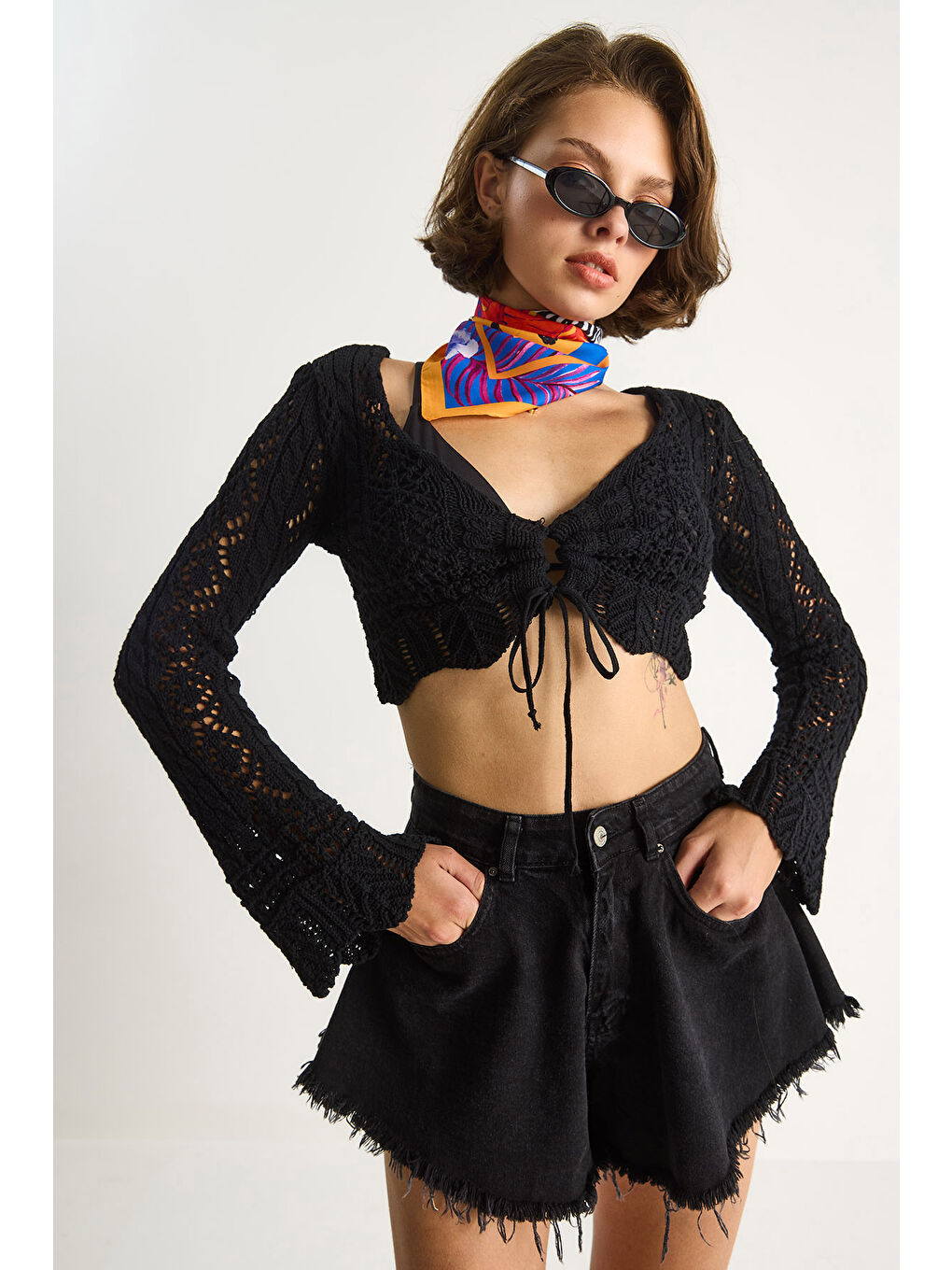 Siyah Kadın Önü Bağlamalı Ajurlu Triko Bluz-4