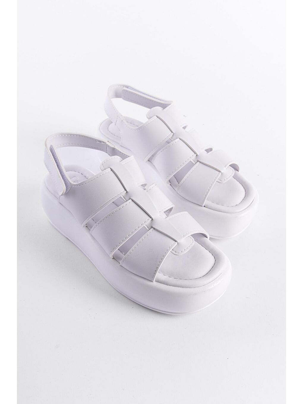 Beyaz Dolgu Topuklu Kadın Sandalet