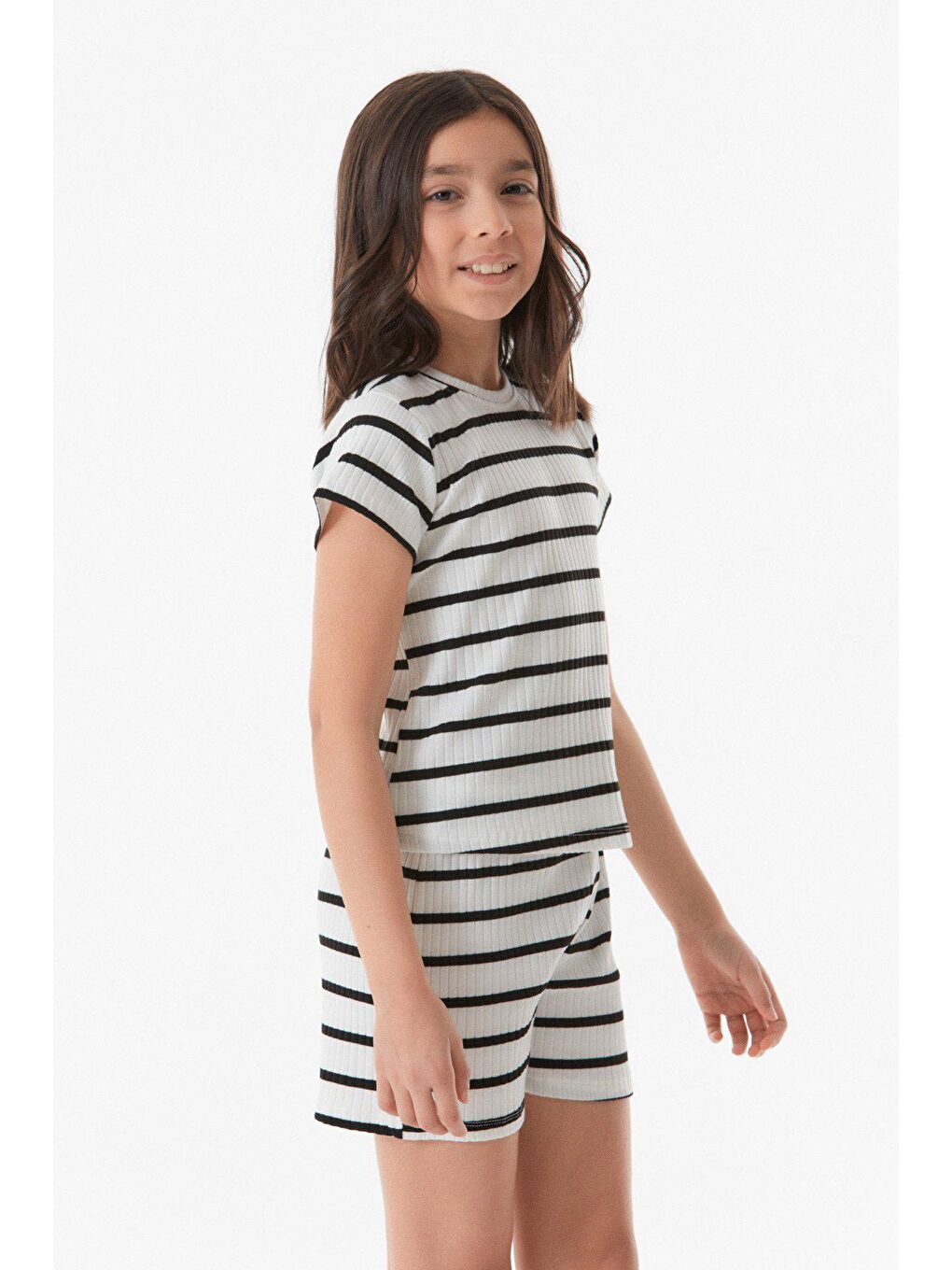 Siyah Fitilli Çizgili Kız Çocuk Şortlu Takım-3