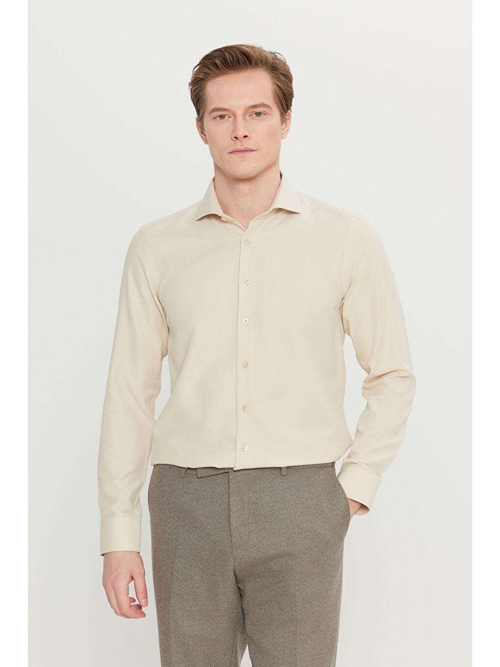 Erkek Bej Pamuklu Oxford Tailored Slim Fit Dar Kesim Küçük İtalyan Yaka Armürlü Gömlek