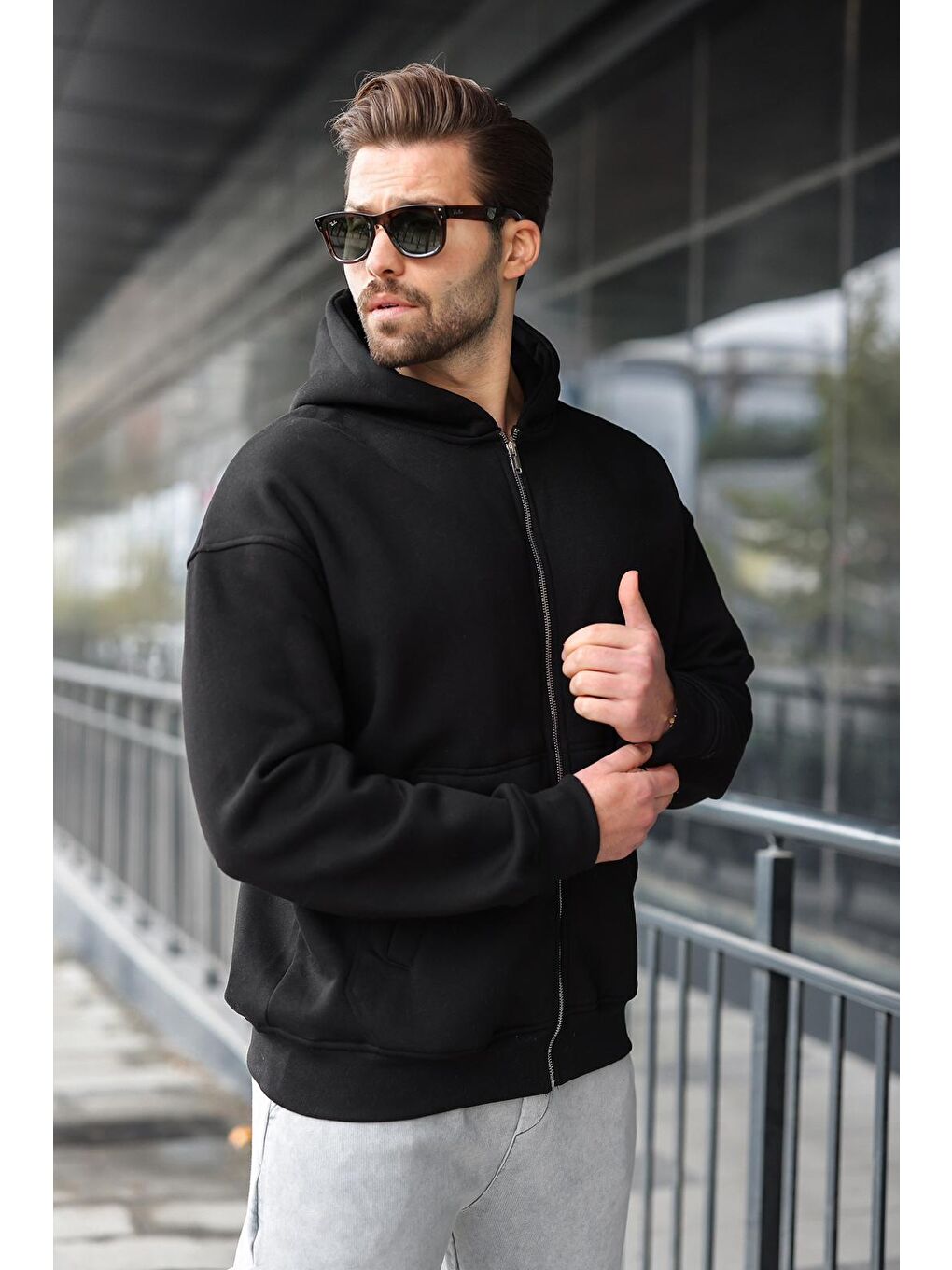 Siyah Fermuarlı Kapüşonlu Erkek Hırka E7174-3