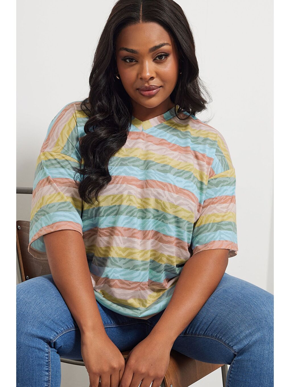 Karışık Büyük Beden V Yaka Çizgili Zebra Desenli T-shirt 303953-3