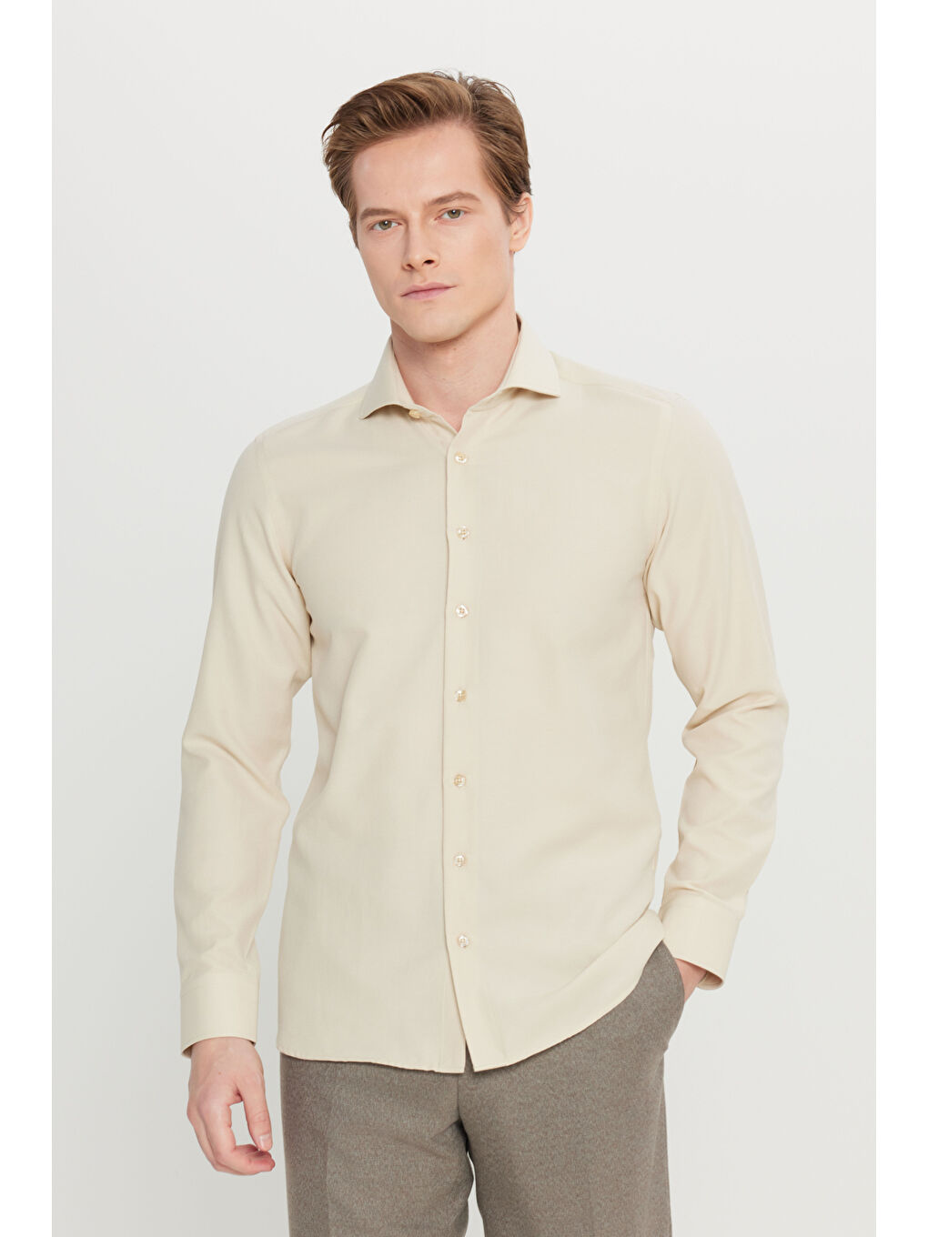 Erkek Bej Pamuklu Oxford Tailored Slim Fit Dar Kesim Küçük İtalyan Yaka Armürlü Gömlek-2