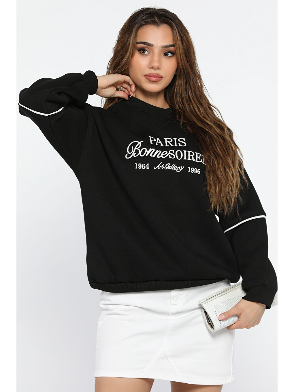 GÜLSELİ Siyah Kadın Üç İplik Şardonlu Nakışlı Sweatshirt - 1