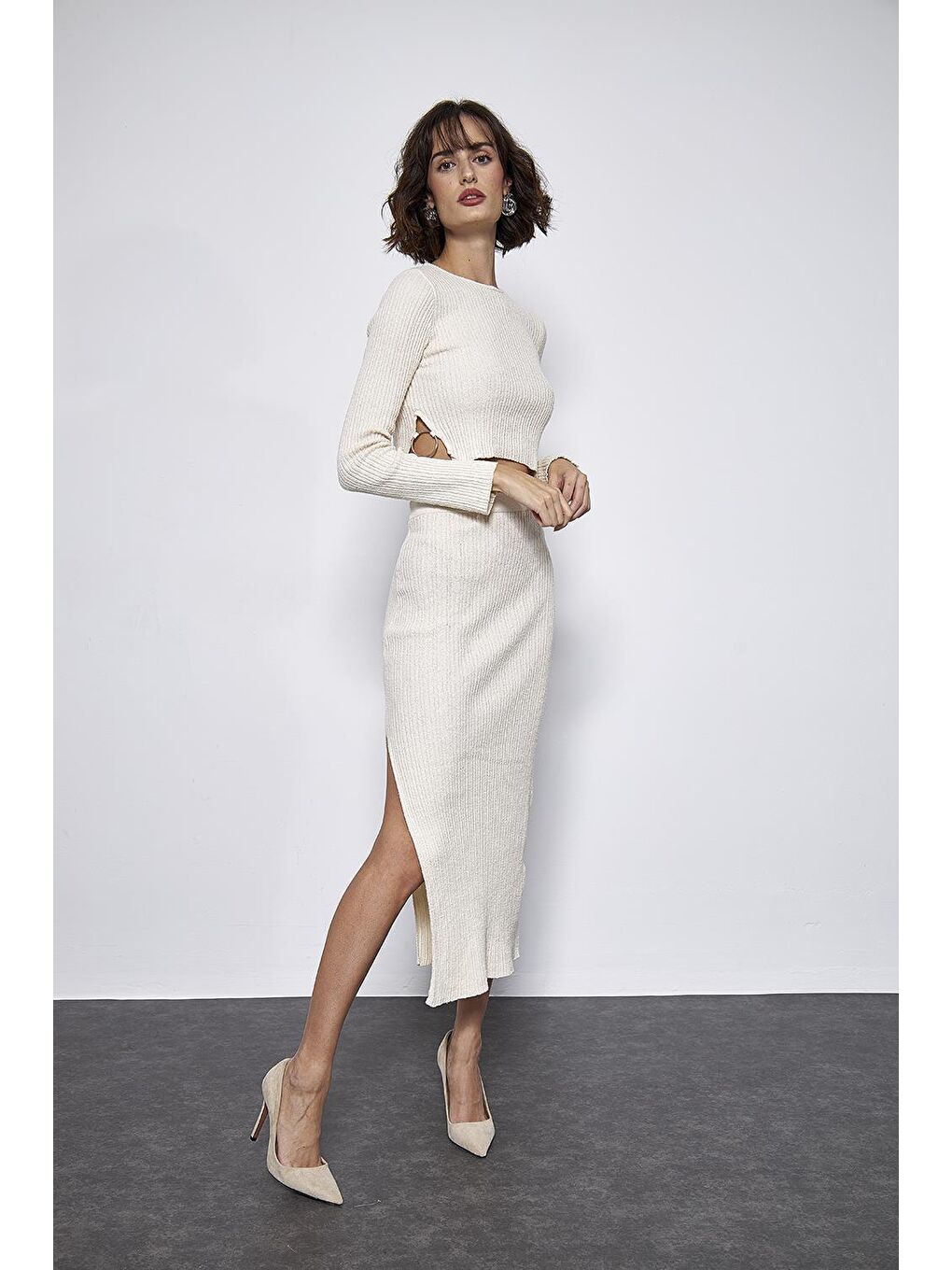 Yırtmaç Detaylı Midi Ekru Triko Etek-4