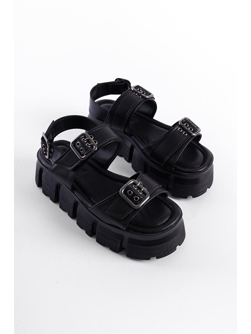 Siyah Dolgu Topuklu Çift Bantlı Tokalı Kadın Sandalet-1