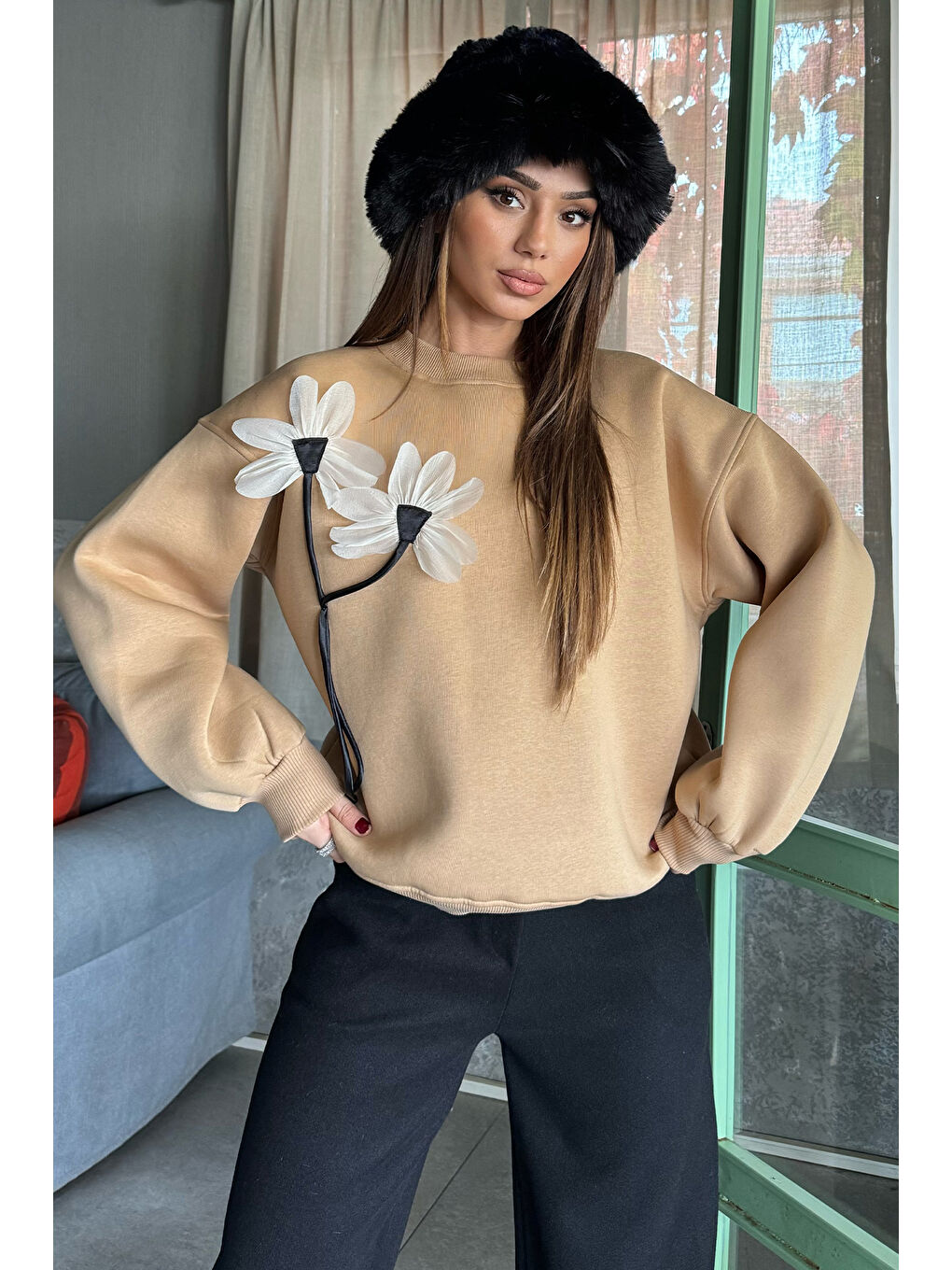 GÜLSELİ Ekru Gül Detaylı Şardonlu Sweatshirt - 1