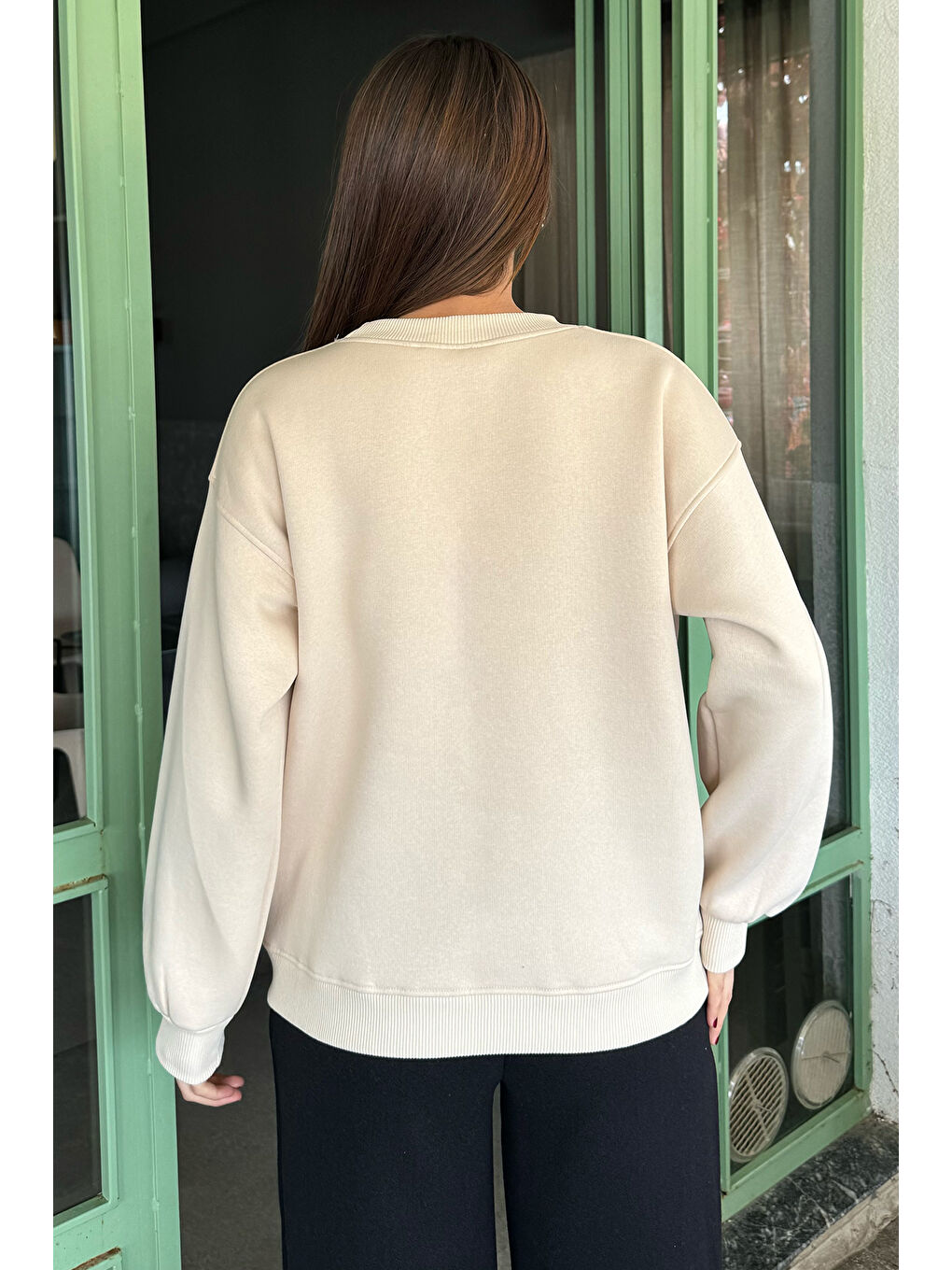 GÜLSELİ Bej Gül Detaylı Şardonlu Sweatshirt - 2