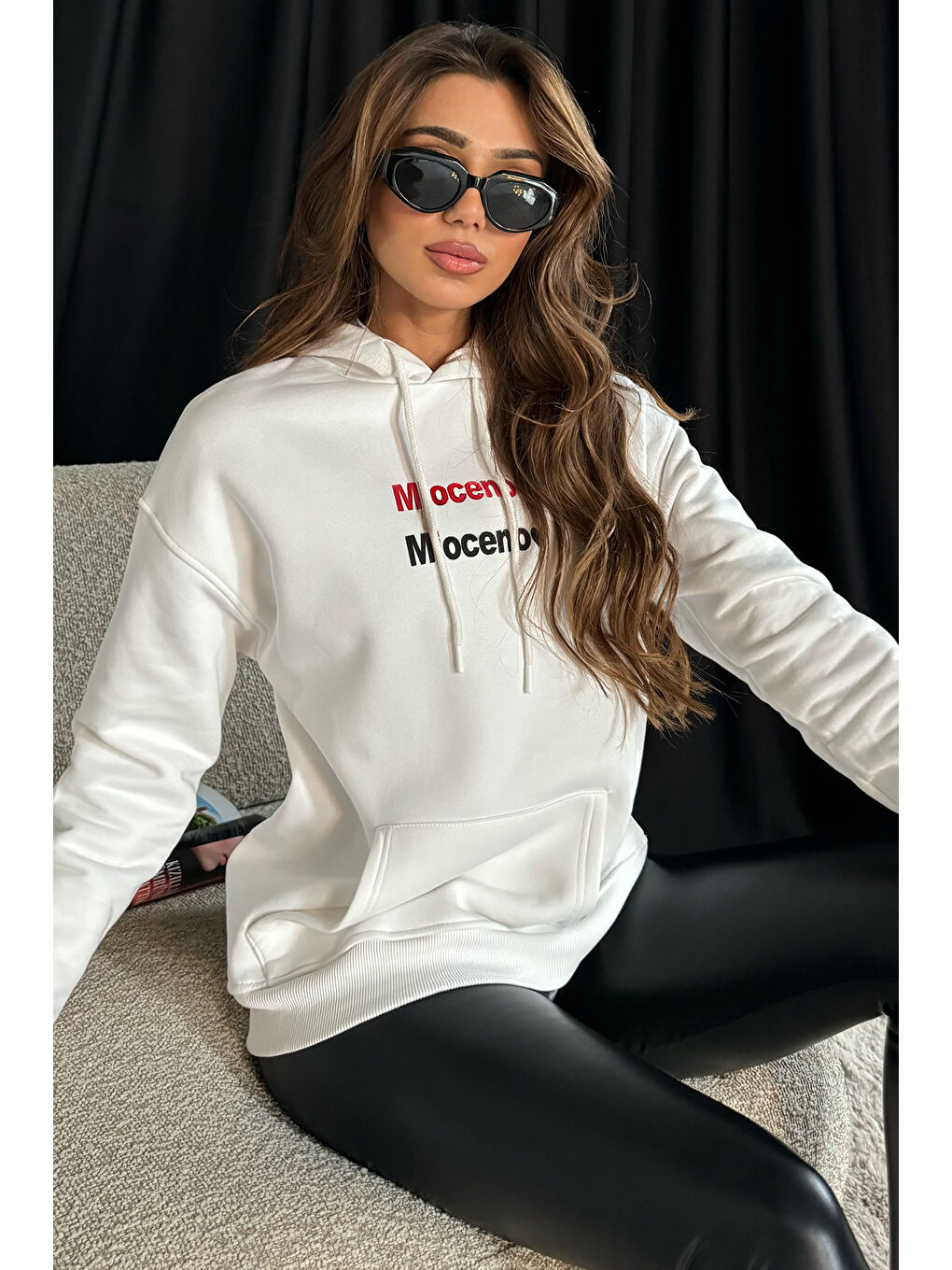 GÜLSELİ Beyaz Kapüşonlu Şardonlu Yazı Baskılı Kadın Sweatshirt