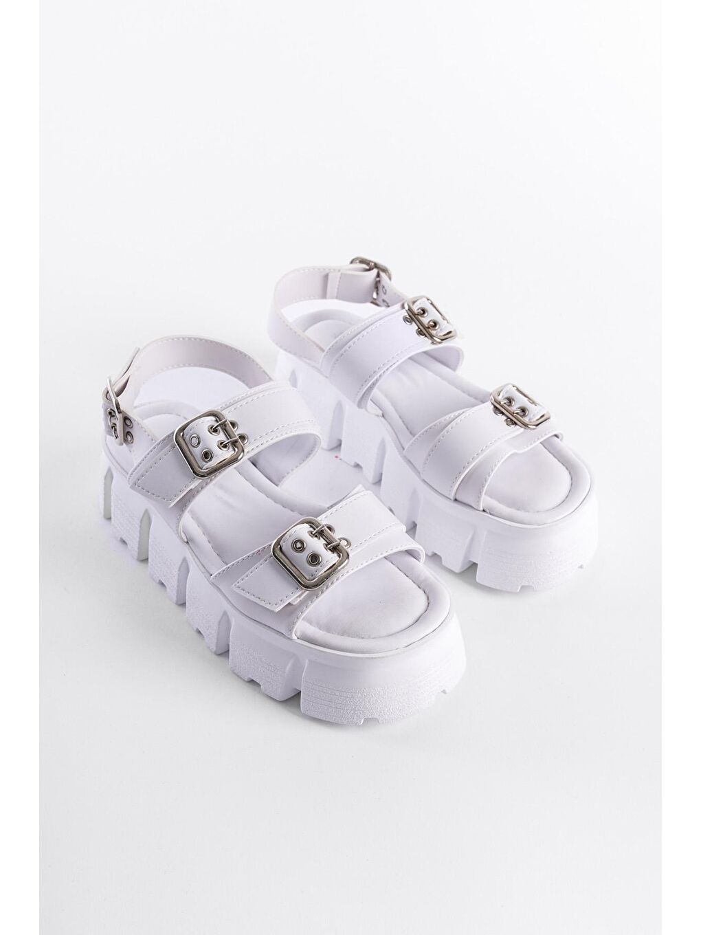 Beyaz Dolgu Topuklu Çift Bantlı Tokalı Kadın Sandalet