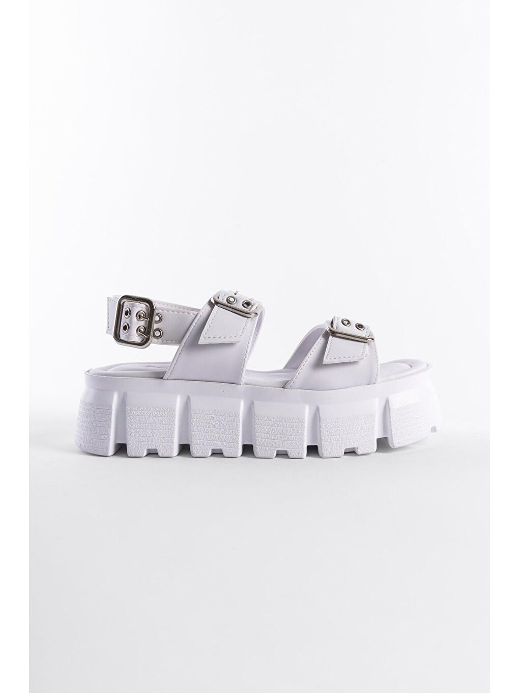 Beyaz Dolgu Topuklu Çift Bantlı Tokalı Kadın Sandalet-1