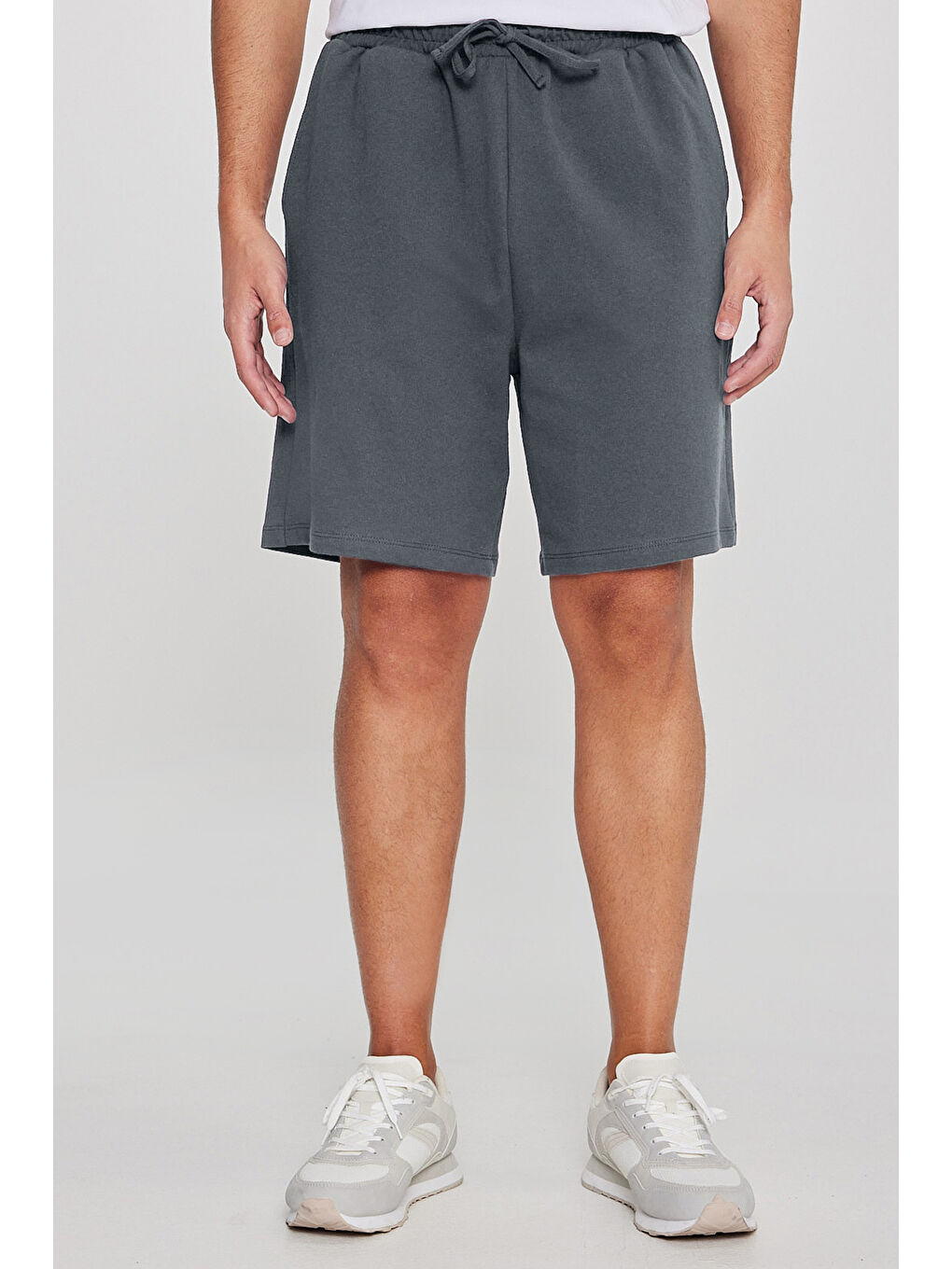 Erkek Koyu Antrasit Pamuklu Rahat Nefes Alabilen 2 İplik Cepli Örme Standart Fit Normal Kesim Şort-1