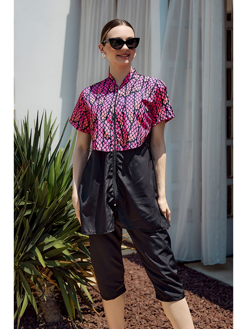 Siyah Önü Kapaklı Paraşüt Kısa Kollu Yarı Kapalı Mayo Nurel R2605