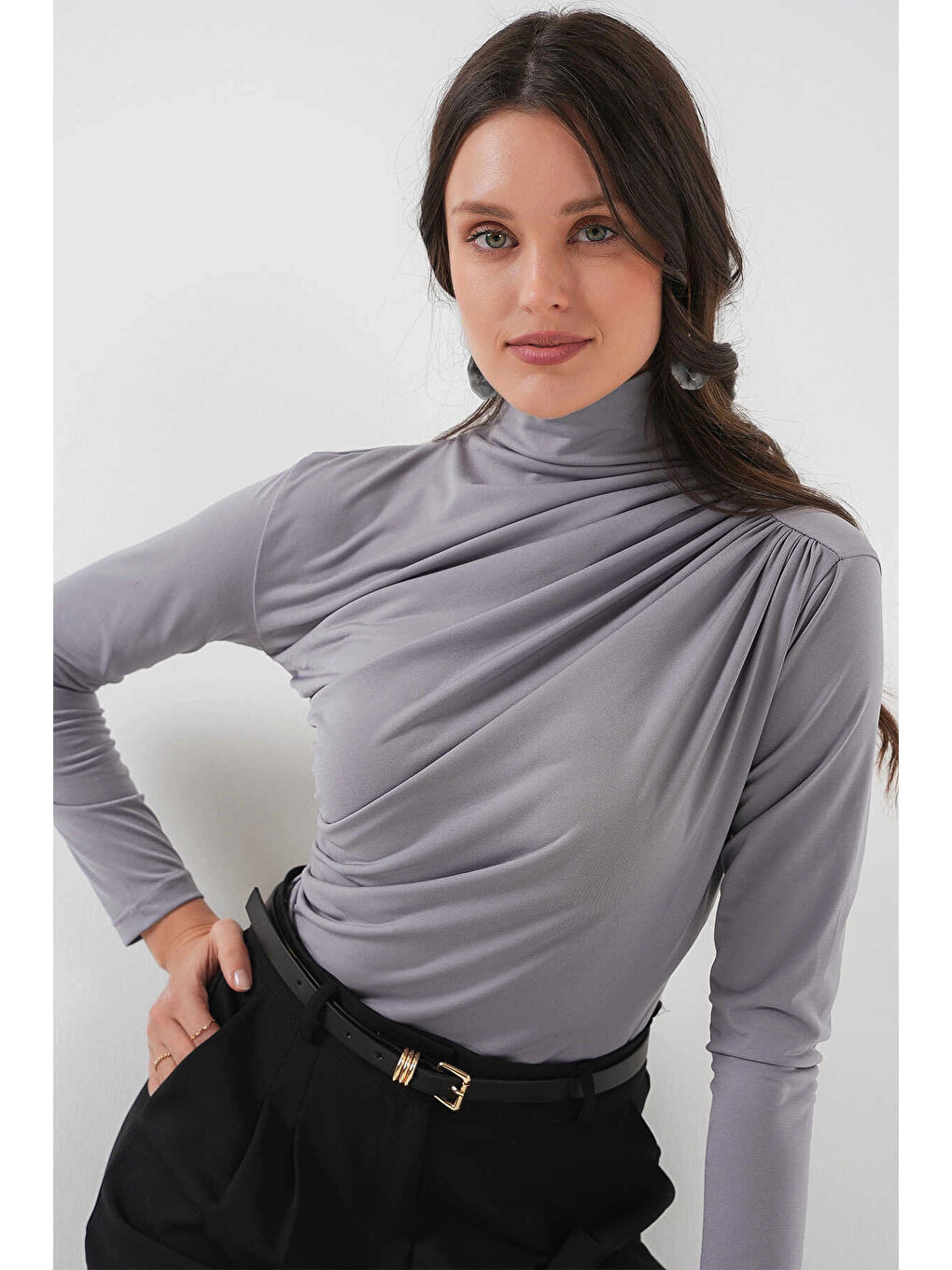 Kadın Gri Büzgü Detay Balıkçı Yaka Sandy Bluz HZL25W-BD19251-2