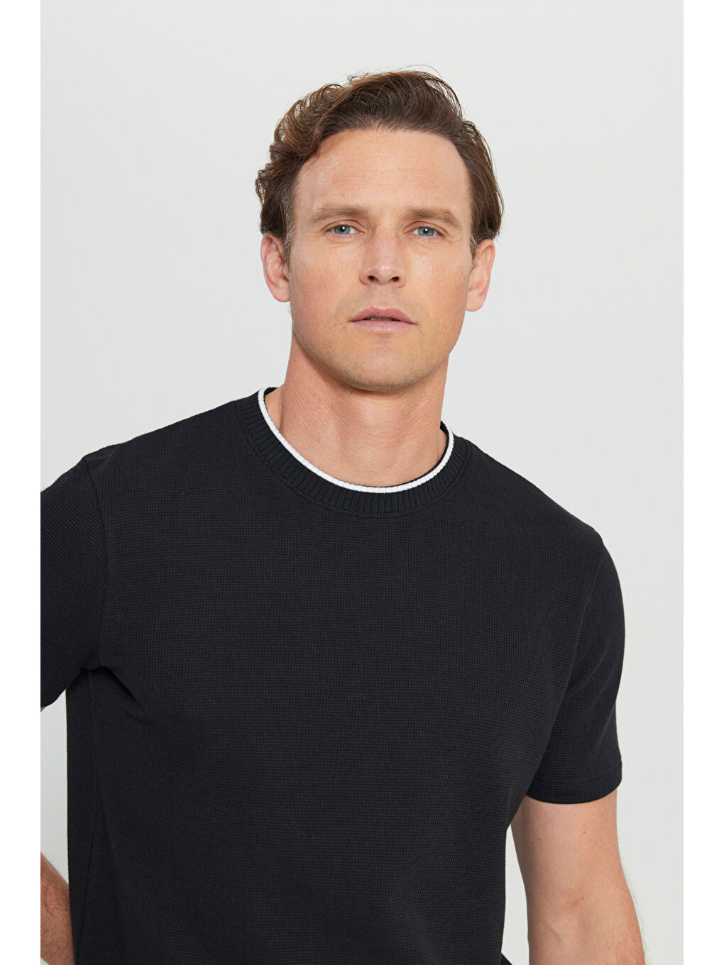 Erkek Siyah Pamuklu Slim Fit Dar Kesim Polo Yaka Jakarlı Esnek Tişört-3