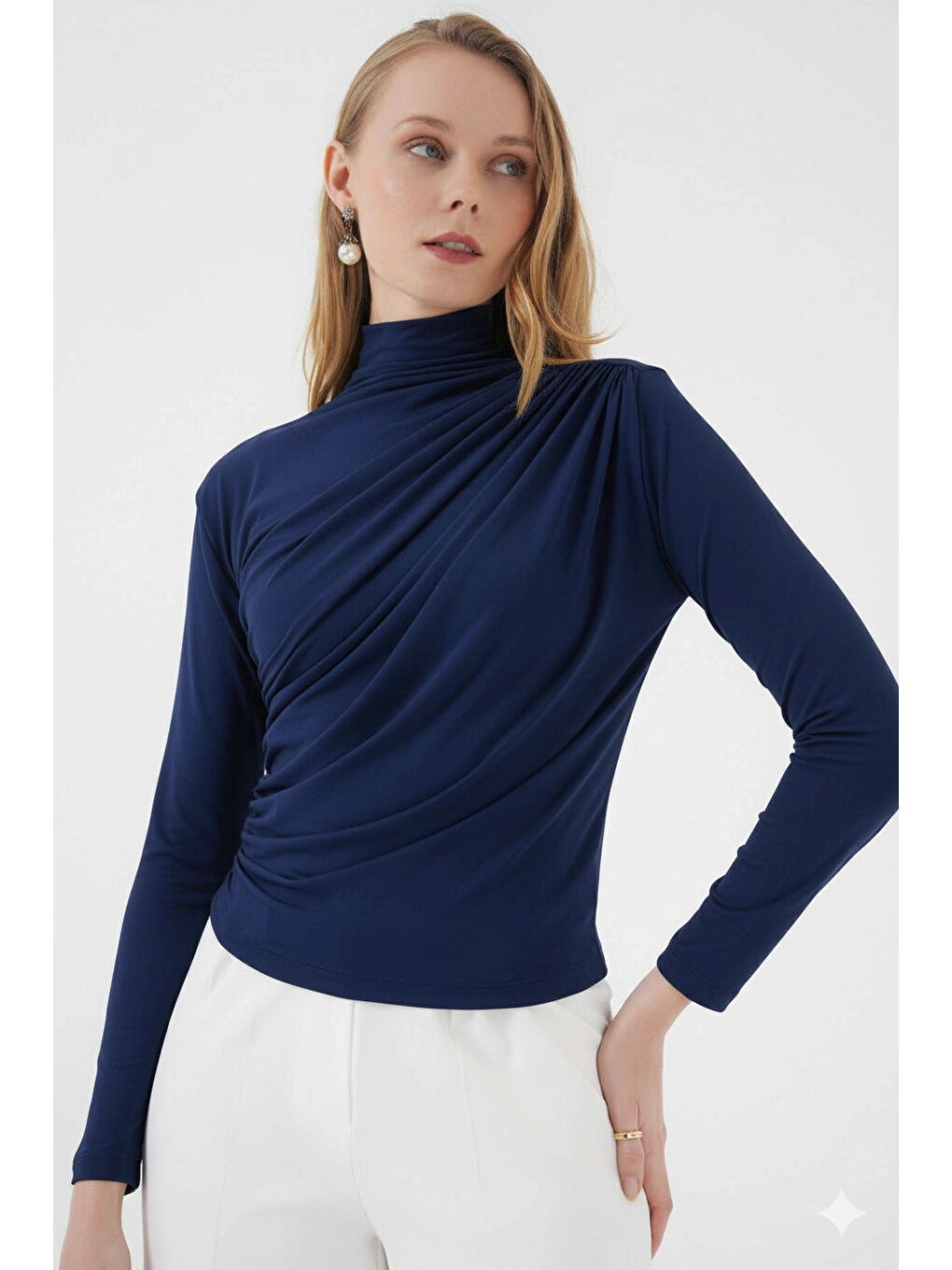 Kadın Lacivert Büzgü Detay Balıkçı Yaka Sandy Bluz HZL25W-BD19251-2