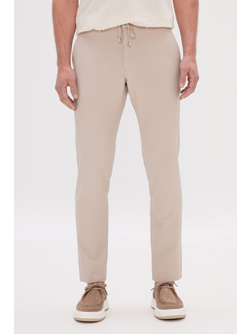 Erkek Bej Slim Fit Dar Kesim Beli Bağlamalı Yan Cep Gofre Desenli Pantolon-1