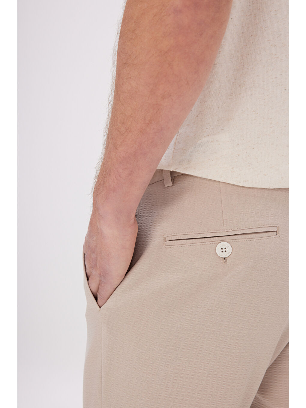 Erkek Bej Slim Fit Dar Kesim Beli Bağlamalı Yan Cep Gofre Desenli Pantolon-4