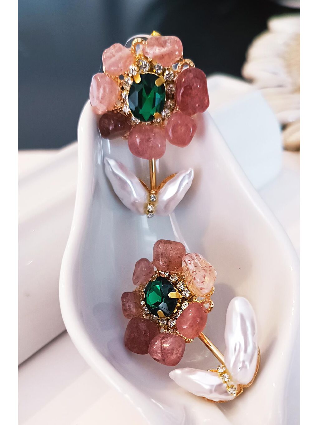 Pembe Mother Of Pearl Doğaltaşlı İnci Çiçek Detaylı Küpe