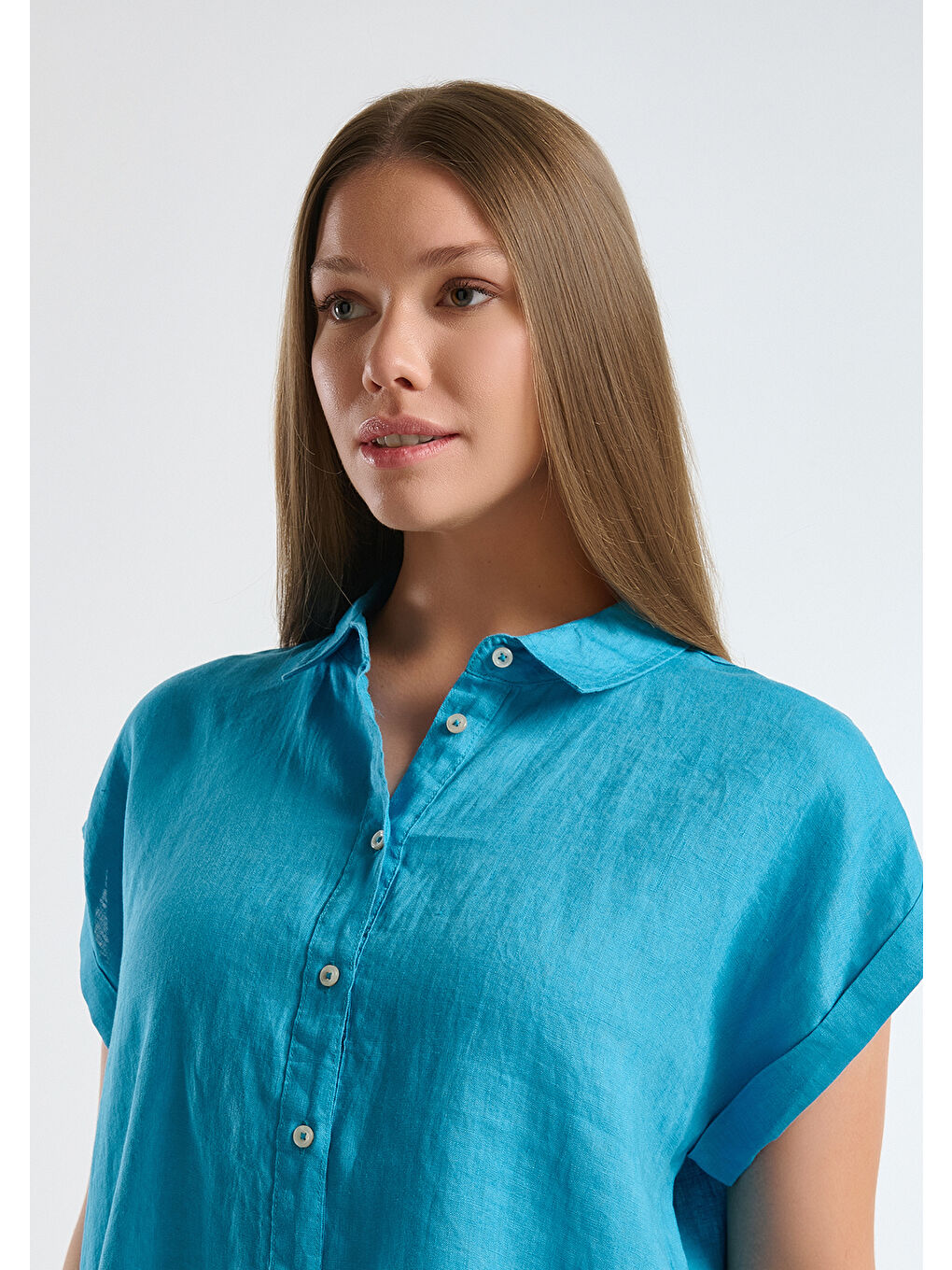 Kadın Mavi %100 Keten Omuz Detaylı Kısa Kollu Gömlek-1