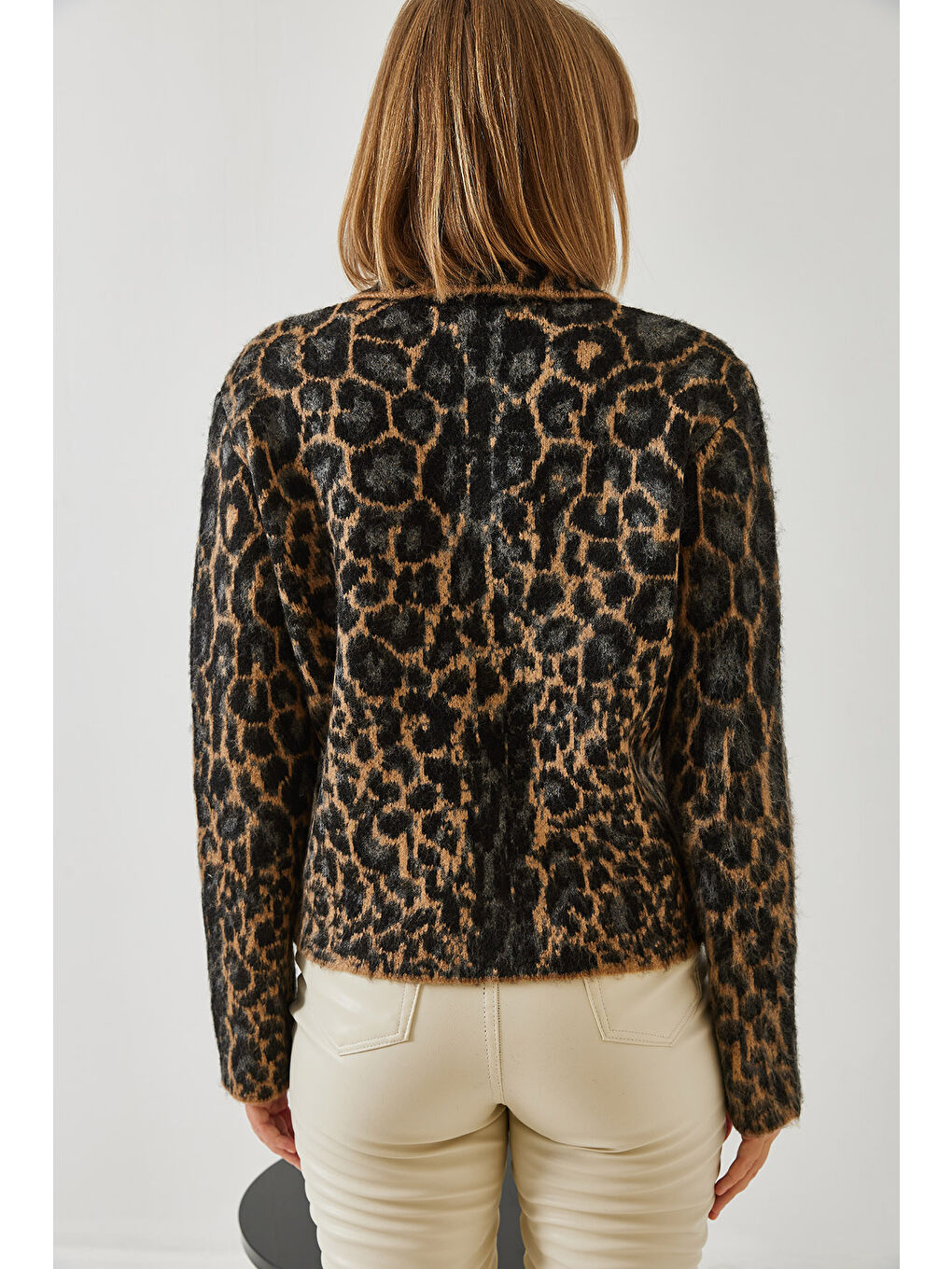 Siyah Kadın Leopar Desenli Jakarlı Triko Hırka-3