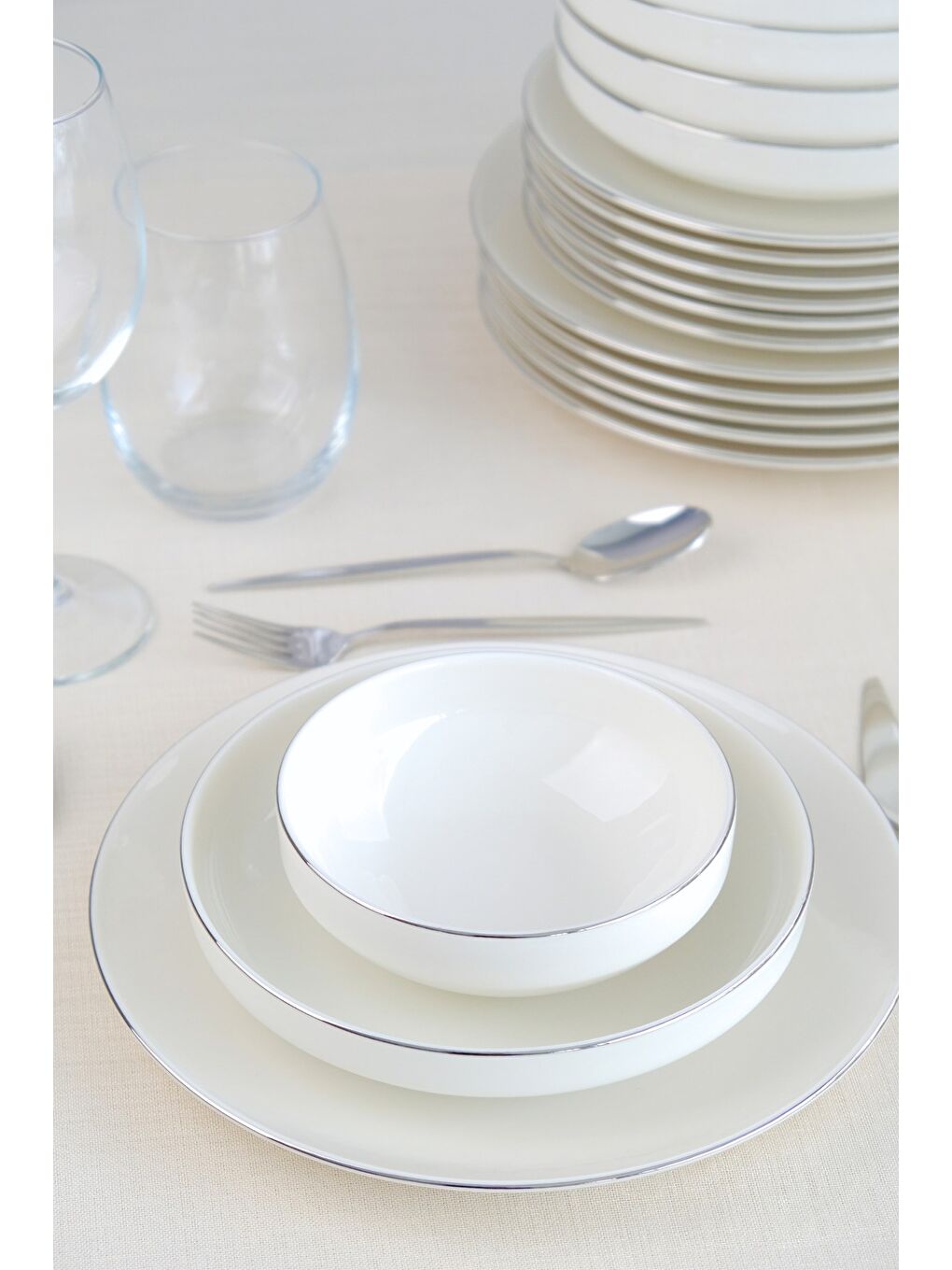 Beyaz Sofia Platin Porselen Yemek Takımı 24 Parça 6 Kişilik