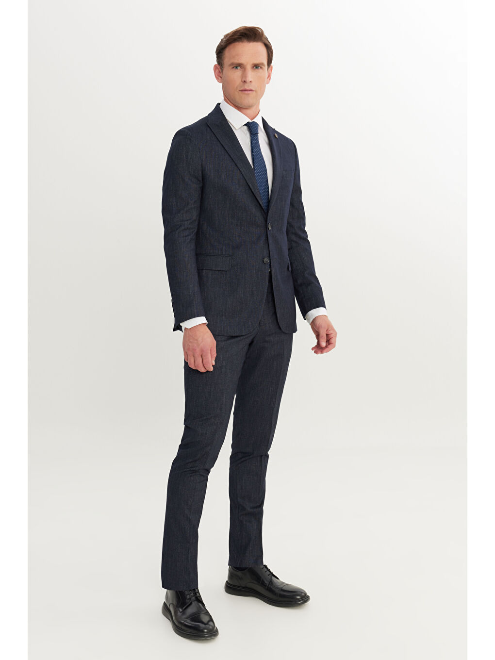 Erkek Lacivert Slim Fit Dar Kesim Kırlangıç Yaka Desenli Torba Cepli Takım Elbise-4