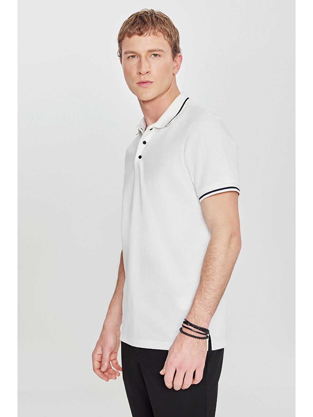 Erkek Ekru Pamuklu Slim Fit Dar Kesim Polo Yaka Jakarlı Esnek Tişört-2