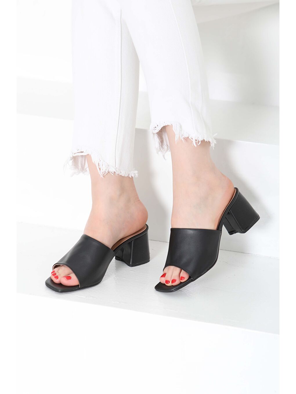 Kadın Siyah Topuklu Terlik - 27153-1